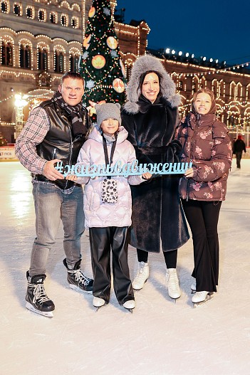 Валерий Юшкевич и Елена Борщёва с дочерьми