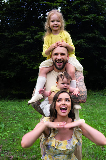 ST и Ассоль с дочерьми