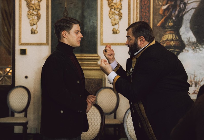 Михаил Пореченков, Павел Табаков и Ксения Кутепова в праздничной костюмной комедии «Купцы и дети»