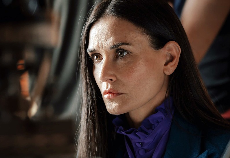 Деми Мур хотят отменить и лишить «Золотого глобуса». Что случилось?