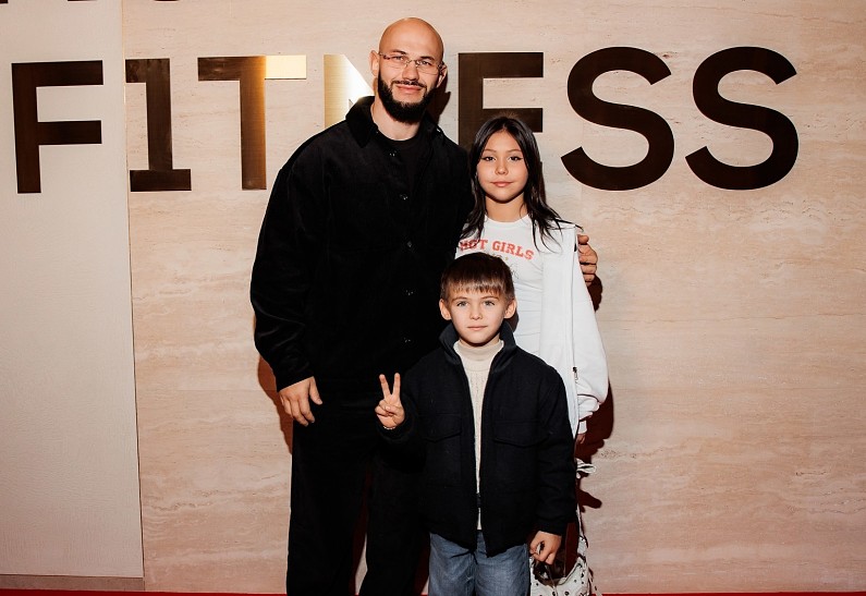 Джиган, Филипп Киркоров, Дина Аверина и другие гости открытия Crocus Fitness Кутузовский