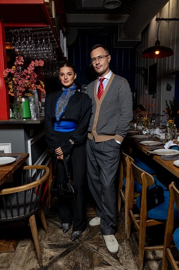 Евгений Бороденко со спутницей