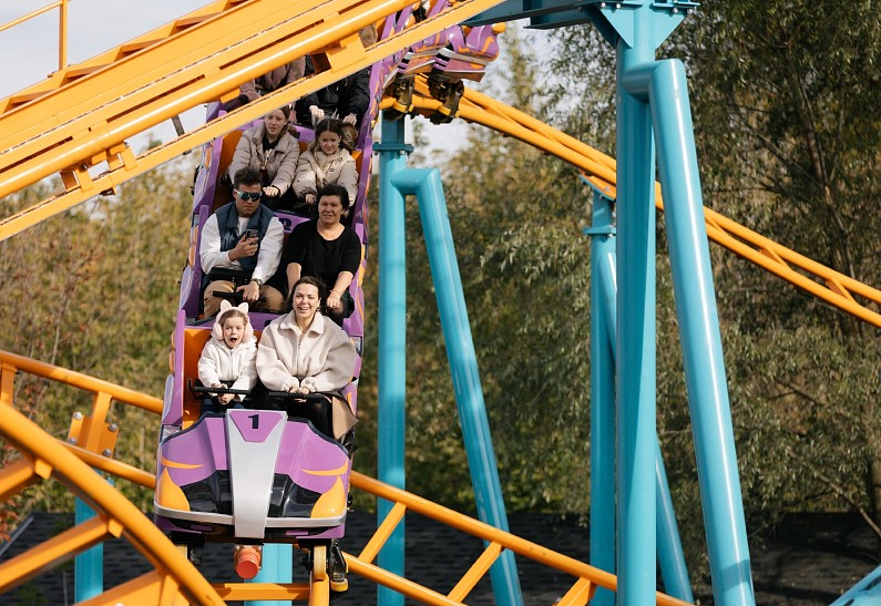 Надежда Ангарская, Женя Малахова и другие гости открытия первой в России семейной катальной горки