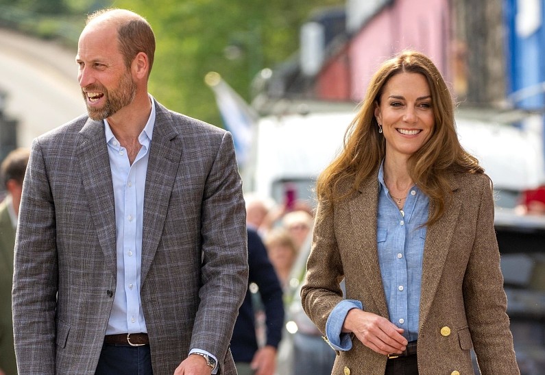 Кейт Миддлтон и принц Уильям посетили тренировочную базу пожарных в Северной Ирландии