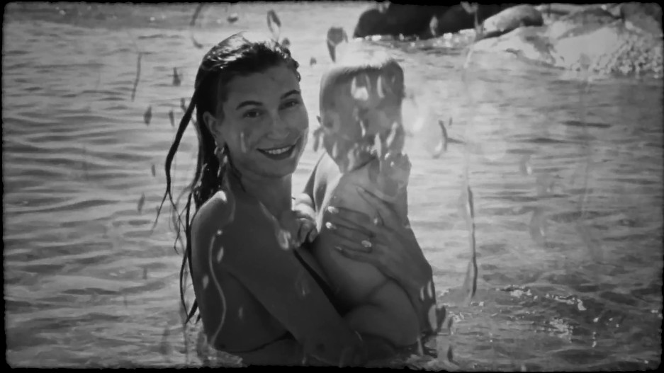 Хейли Бибер с сыном