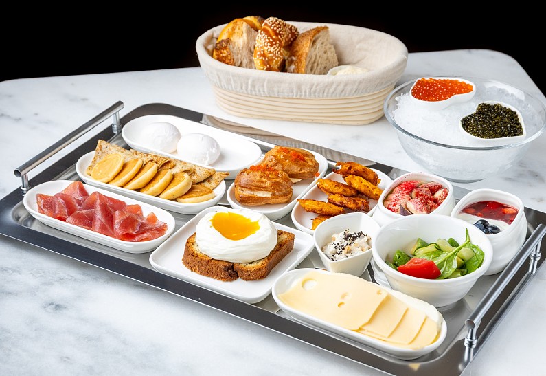 Суперсет с черной и красной икрой: новый завтрак в Atlantica Bistro