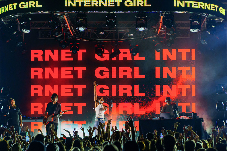 Internet Girl