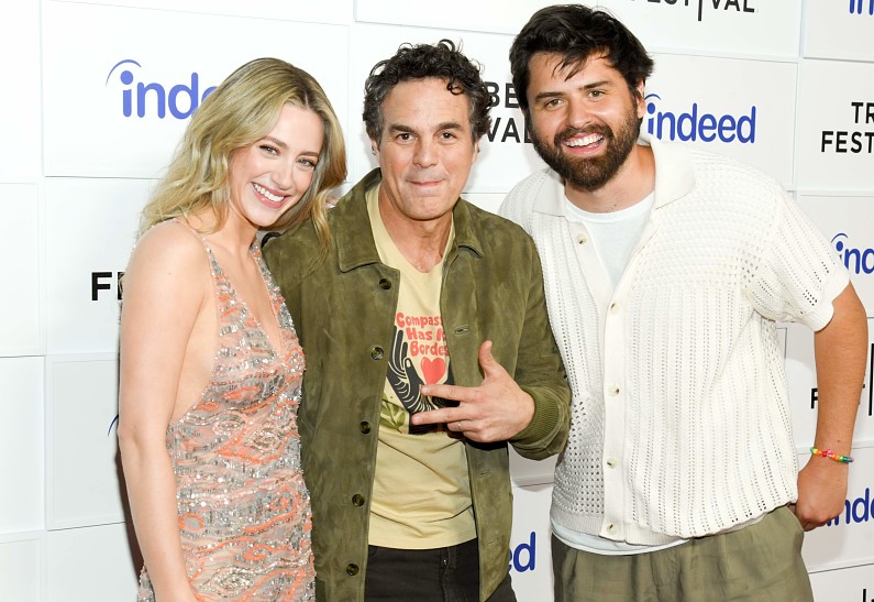 Лили Рейнхарт и Купер Райфф поделились впечатлениями от совместной работы с Марком Руффало