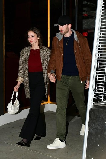 Альба Баптиста и Крис Эванс