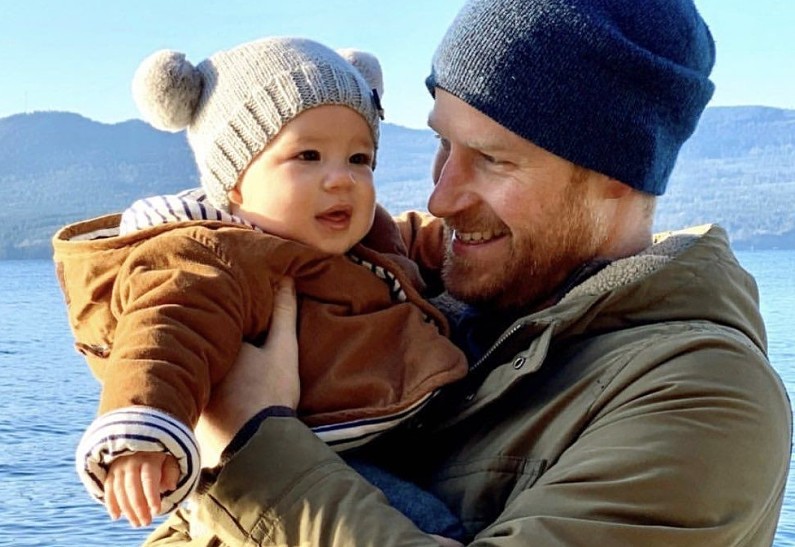 Принц Гарри рассказал, как маленькие сын и дочь пытаются принять участие в его работе