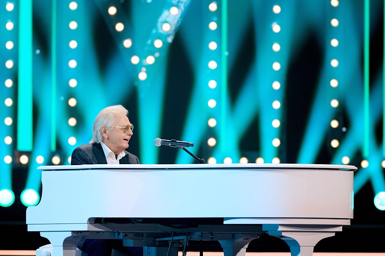 Юрий Антонов