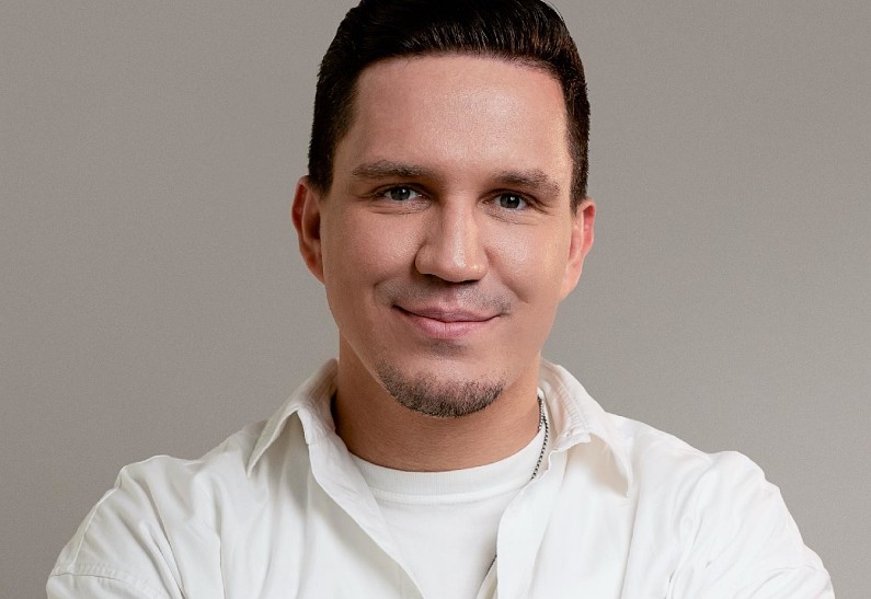 Дима Масленников устроил неожиданный перформанс на сольном концерте Клавы Коки