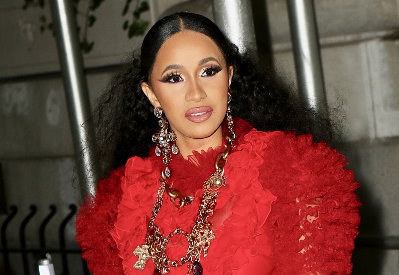 Спустя девять лет: Карди Би возобновила конфликт с Ники Минаж