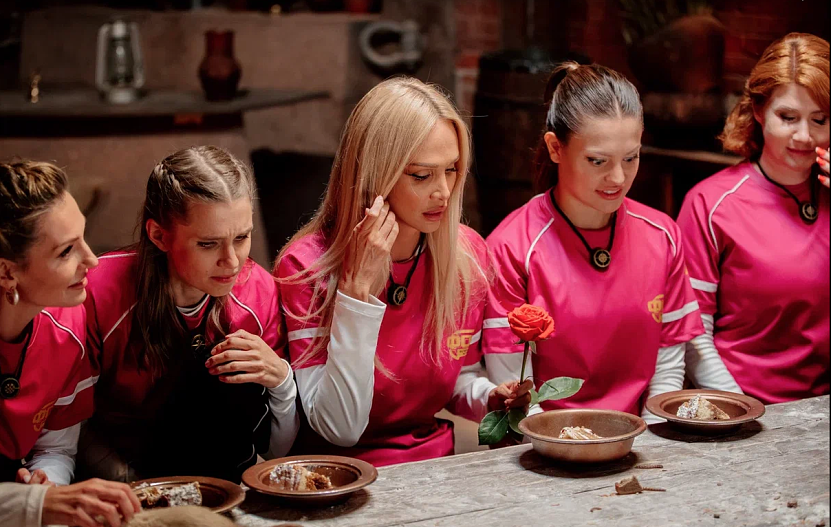 Саша Савельева, Дарья мельникова, Виктория Лопырева, Дилара Зинатуллина и Анна Чапман