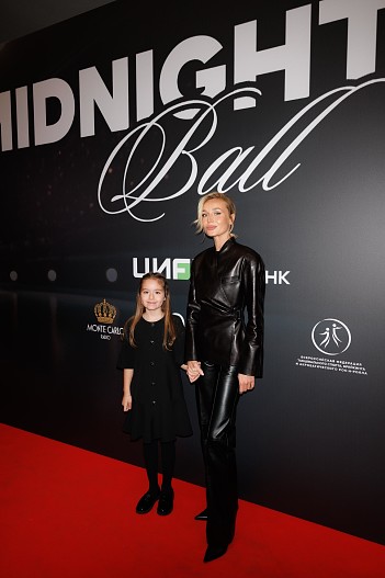 Полина Гагарина с дочерью