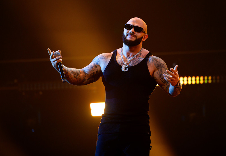 Джиган, Юлия Савичева, Amirchik и другие звезды поздравят ТРК VEGAS Кунцево с днем рождения