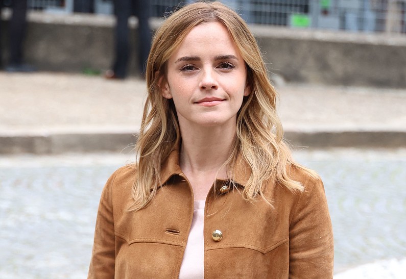 Эмма Уотсон спровоцировала слухи о помолвке