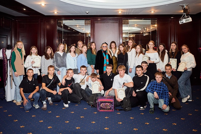 Татьяна Михалкова и дети из Курского приграничья и Покровского детского дома