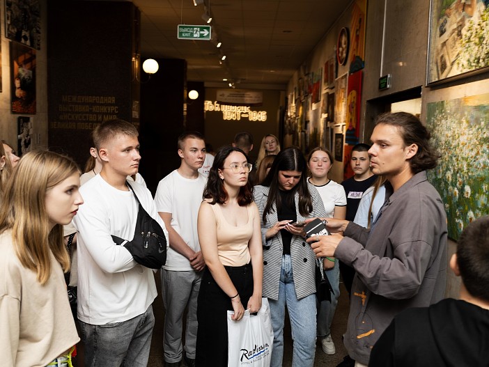 Юрий Омельченко и дети из Курского приграничья