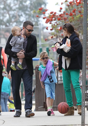 Бен Аффлек и Дженнифер Гарнер с детьми