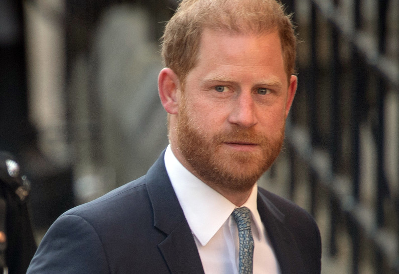 Принц Гарри может лишиться своих титулов вслед за принцем Эндрю