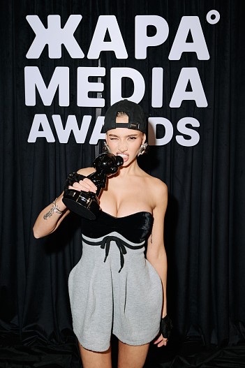 Валя Карнавал