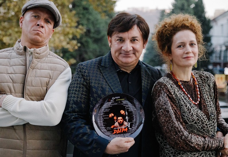 Николай Фоменко, Виктория Исакова, Никита Кологривый, Юлия Хлынина: стартовали съемки фильма «Дыра»