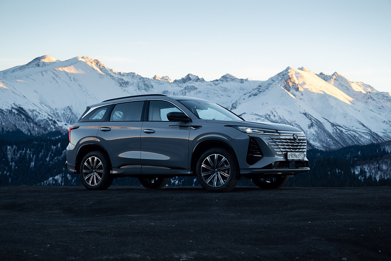 CS75PLUS NEW доступен в трех комплектациях — Comfort, Luxe и Tech