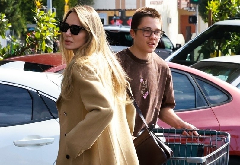 Сын Анджелины Джоли и Брэда Питта удивил новым имиджем