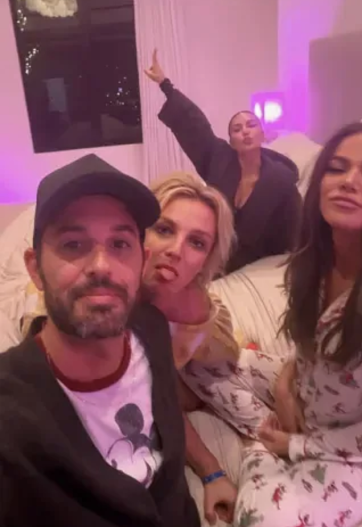 Кейд Хадсон, Бритни Спирс, Ким и Хлоя Кардашьян