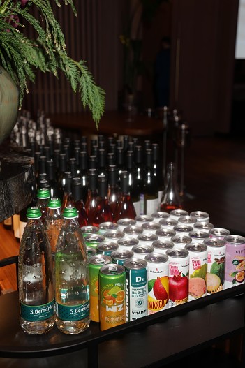 Вода San Bernardo, напитки WIZ