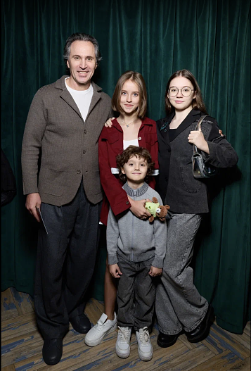 Вита Корниенко (в центре)