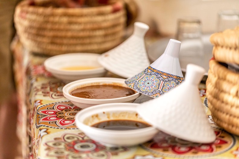 Различные виды традиционного марокканского арганового масла