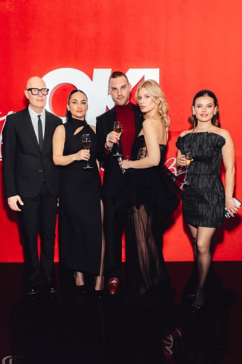 Вадим Верник и компания Cacharel: Юлия Камалова, Филипп Слесарев, Юлия Гордеева, Елена Чуркина