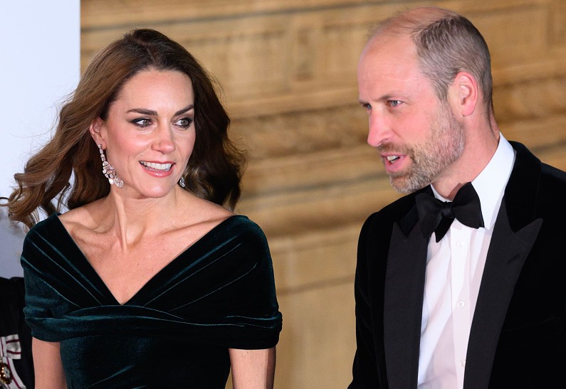 Кейт Миддлтон и принц Уильям скрыли от детей встречу с их любимым персонажем. И вот почему!