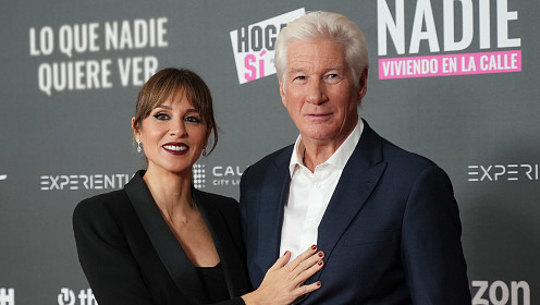 Ричард Гир и его молодая жена появились на премьере документального фильма в Испании