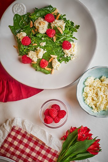 Салат с Рикоттой и малиной