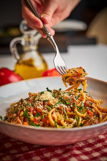 Спагетти с томленым ягненком