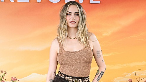 Кара Делевинь призвала девушек всегда давать отпор обидчикам