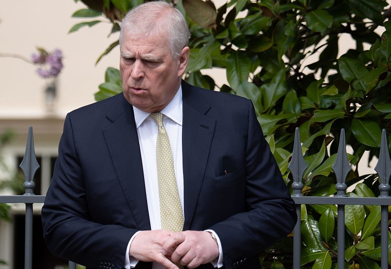 Принц Эндрю отказался отправлять пожертвования пострадавшим от действий Джеффри Эпштейна