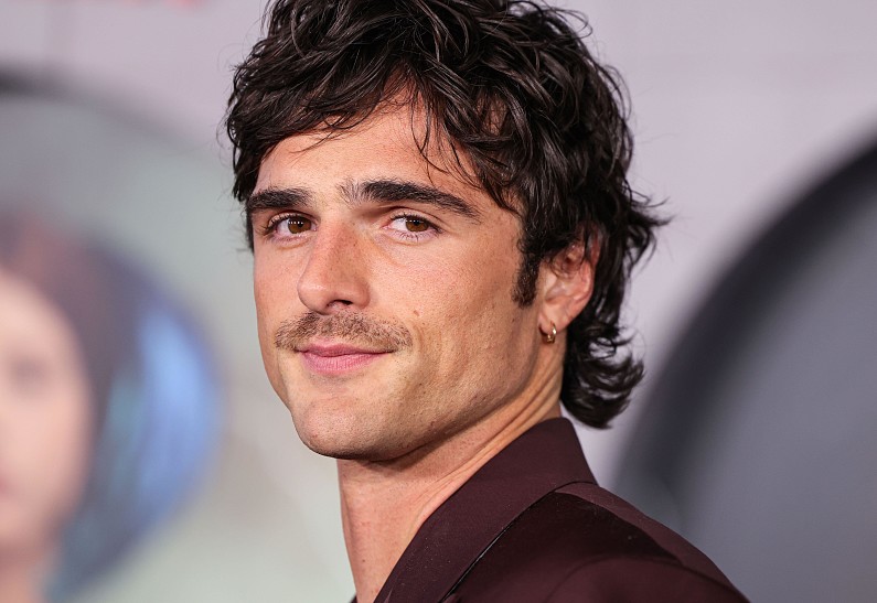 Джейкоб Элорди был замечен с моделью Кристен Кинли после расставания с Оливией Джейд