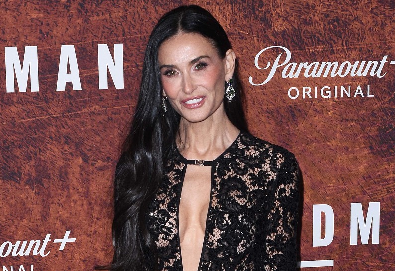 63-летняя Деми Мур поделилась секретом, как принять свой возраст