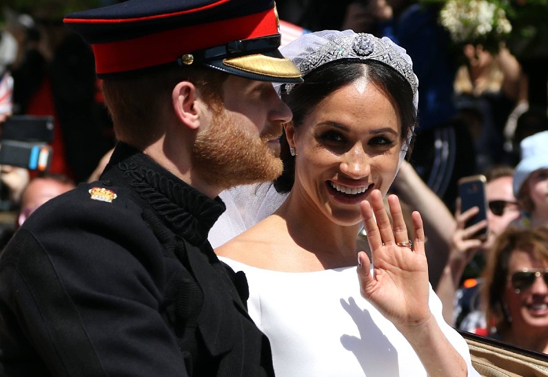 Меган Маркл выпустила эксклюзивную свечу, посвященную свадьбе с принцем Гарри