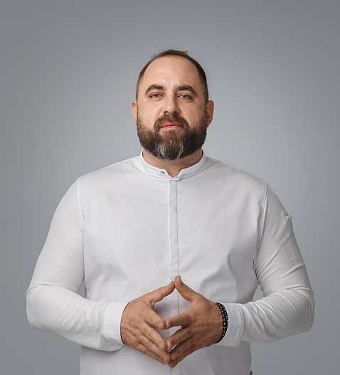 Бренд-шеф ресторана Sapiens и лаундж-бара Magma Илья Благовещенский