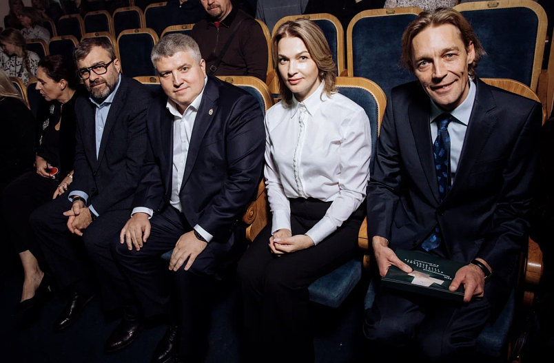 Михаил Пореченков, Александр Дронов с супругой Еленой и Максим Королев