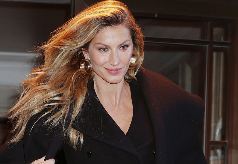 Жизель Бюндхен поделилась редким семейным фото