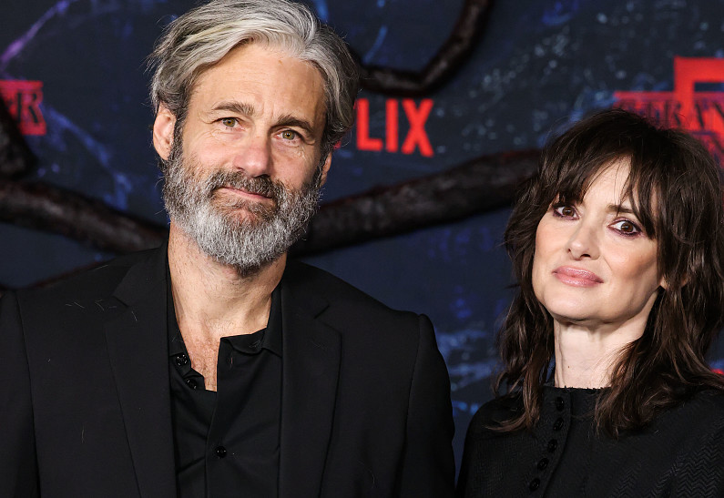 Вайнона Райдер появилась на красной дорожке с бойфрендом