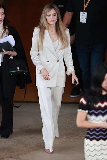 Анджелина Джоли