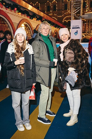 Аркадий Укупник с семьей