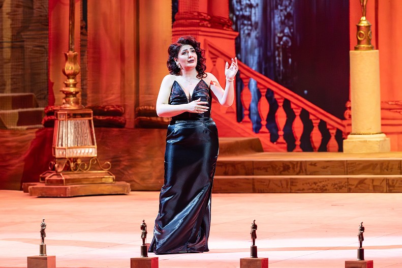 Элен Егиазарян